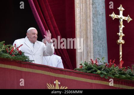 Vatikanstadt, Vatikanstadt. Dezember 2024. Papst Franziskus URBI et Orbi Weihnachtsfeiertag des Petersdoms im Vatikan, 25. Dezember 2024 Credit: dpa/Alamy Live News Stockfoto