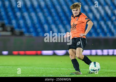 Deinze, Belgien. Dezember 2024. Andreas Spegelaere (25) von KMSK Deinze, dargestellt während eines Fußballspiels zwischen KMSK Deinze und Seraing am 14. Spieltag der Challenger Pro League 2024-2025 am Sonntag, 6. Dezember 2024 in Deinze, Belgien. Quelle: Sportpix/Alamy Live News Stockfoto