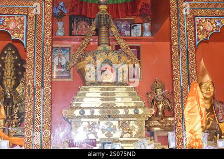 Eingebettet in die ruhigen Hügel des Shivapuri-Nationalparks, etwas außerhalb von Kathmandu, liegt Nepal das ruhige Nagi Gompa Kloster. Dieser alte buddhistische Mo Stockfoto