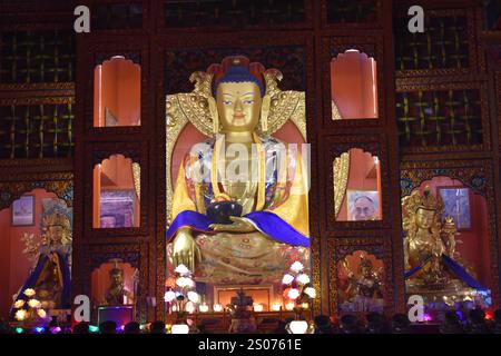 Eingebettet in die ruhigen Hügel des Shivapuri-Nationalparks, etwas außerhalb von Kathmandu, liegt Nepal das ruhige Nagi Gompa Kloster. Dieser alte buddhistische Mo Stockfoto