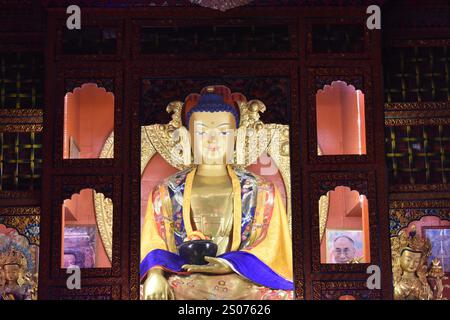 Eingebettet in die ruhigen Hügel des Shivapuri-Nationalparks, etwas außerhalb von Kathmandu, liegt Nepal das ruhige Nagi Gompa Kloster. Dieser alte buddhistische Mo Stockfoto