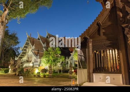 Wat Chedi Luang Tempel in der Abenddämmerung, Chiang Mai, Thailand Stockfoto