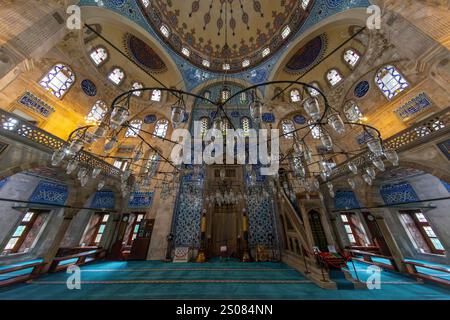 Die Sokollu Mehmed Pascha Moschee ist eine osmanische Moschee aus dem 16. Jahrhundert, die vom Architekten Mimar Sinan entworfen wurde und für die feine Qualität der Iznik Fliesen auf dem bekannt ist Stockfoto