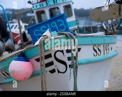 Details zu Fischerbooten im Hafen von St ives St. ives Penwith Cornwall Stockfoto