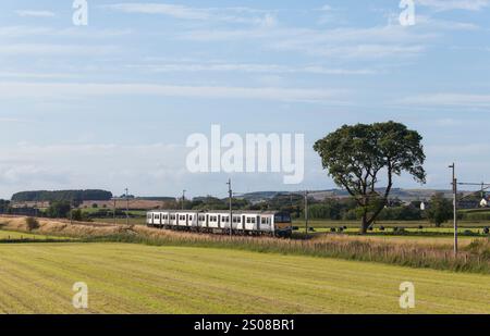 Varamis Rail Express-Pakete fahren 321429 auf der Hauptstrecke der Westküste in Cumbria Stockfoto