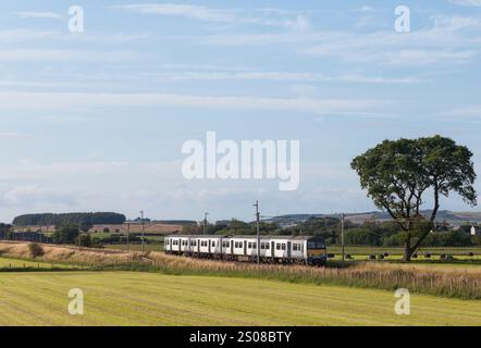 Varamis Rail Express-Pakete fahren 321429 auf der Hauptstrecke der Westküste in Cumbria Stockfoto