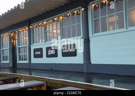 Cocktailbar im Folkestone Harbour Arm Stockfoto