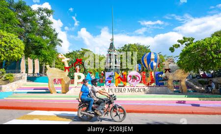 Palenque, Chiapas, Mexiko, Parque Central Palenque mit Weihnachtsdekoration, nur Editorial. Stockfoto