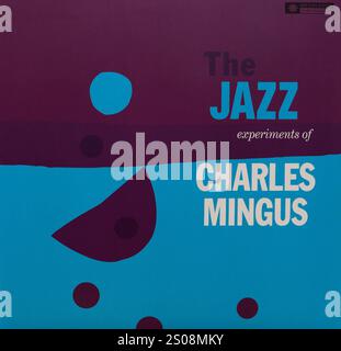 Plattencover aus Vintage-Vinyl. Jazzexperimente von Charles Mingus, 1954, Neuauflage 2020 Stockfoto