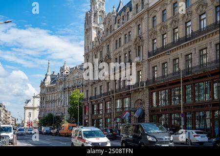 Budapest, Ungarn - 17. September 2024: Vaci Shopping Street im Zentrum von Budapest. Hochwertige Fotos Stockfoto