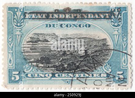 BELGISCH KONGO - 25. November 1894: Blassblau-schwarze Briefmarke, die das Panorama von Port Matadi, einem Haupthafen des Freistaats Kongo (heute Demokratische Republik Kongo) und der Hauptstadt der Zentralprovinz Kongo, neben der Grenze zu Angola, darstellt. Sie hatte 245.862 Einwohner (2004). Matadi liegt am linken Ufer des Kongo-Flusses, 148 km (92 mi) von der Mündung und 8 km (5,0 mi) unterhalb des letzten schiffbaren Punktes vor den Stromschnellen, die den Fluss für eine lange Strecke flussaufwärts unpassierbar machen Stockfoto