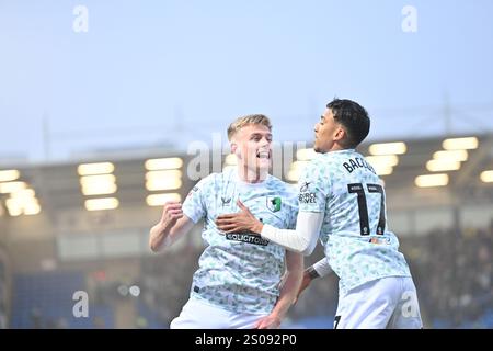 Peterborough, Großbritannien. 26. Dezember 2024. Will Evans (11 Mansfield) feiert, nachdem er das zweite Tor des Teams beim Spiel der Sky Bet League 1 zwischen Peterborough und Mansfield Town in der London Road, Peterborough, am Donnerstag, den 26. Dezember 2024 erzielt hat. (Foto: Kevin Hodgson | MI News) Credit: MI News & Sport /Alamy Live News Stockfoto