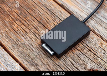 Der Kartenleser ist mit einem mobilen Gerät verbunden Stockfoto
