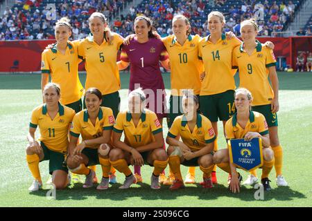 WINNIPEG, KANADA - 12. JUNI: Team Australien steht vor einem Spiel der FIFA Frauen-Weltmeisterschaft Gruppe D gegen Nigeria am 12. Juni 2015 im Winnipeg Stadium in Winnipeg, Kanada. Nur redaktionelle Verwendung. Kommerzielle Nutzung verboten. (Foto: Jonathan Paul Larsen / Diadem Images) Stockfoto