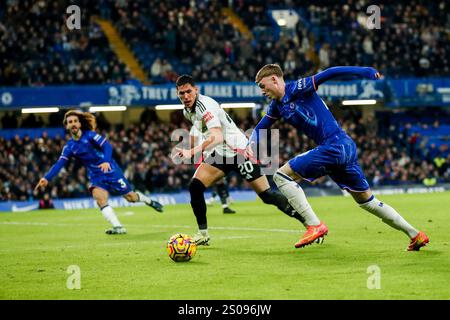 Cole Palmer aus Chelsea bricht mit dem Ball während des Premier League-Spiels Chelsea gegen Fulham in Stamford Bridge, London, Großbritannien, 26. Dezember 2024 (Foto: Izzy Poles/News Images) in London, Großbritannien am 26. Dezember 2024. (Foto: Izzy Poles/News Images/SIPA USA) Stockfoto