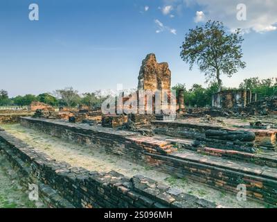 Ruinen des Tempels Wat Phra Phai Luang bei Tag in Sukhothai, Thailand Stockfoto