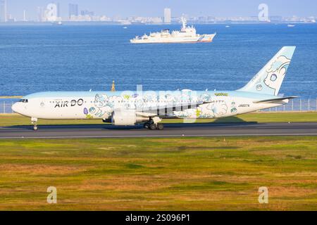 Japan – Tokio, 21. November 2024: Air DO Boeing B767 in Japan Stockfoto