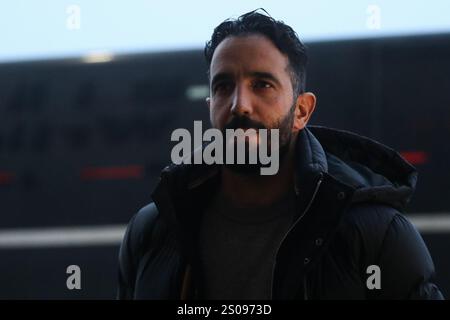 Wolverhampton, Großbritannien. Dezember 2024. Ruben Amorim Manager von Manchester United trifft am 26. Dezember 2024 in Molineux, Wolverhampton, Vereinigtes Königreich, vor dem Premier League-Spiel Wolverhampton Wanderers gegen Manchester United ein (Foto: Gareth Evans/News Images) in Wolverhampton, Vereinigtes Königreich am 26. Dezember 2024. (Foto: Gareth Evans/News Images/SIPA USA) Credit: SIPA USA/Alamy Live News Stockfoto