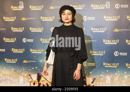 Lena Urzendowsky bei der Uraufführung des 20. Roncalli-Weihnachtszirkus im Berliner Tempodrom am 20. Dezember 2024 Stockfoto