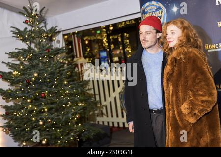 Marleen Lohse mit man Max Montgomery bei der Uraufführung des 20. Roncalli Weihnachtszirkus im Berliner Tempodrom am 20. Dezember 2024 Stockfoto