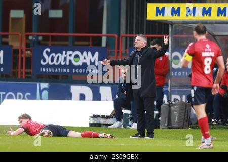 Dens Park, Dundee, Großbritannien. Dezember 2024. Dundee gegen Ross County; Dundee-Manager Tony Docherty bestritt eine Entscheidung Credit: Action Plus Sports/Alamy Live News Stockfoto