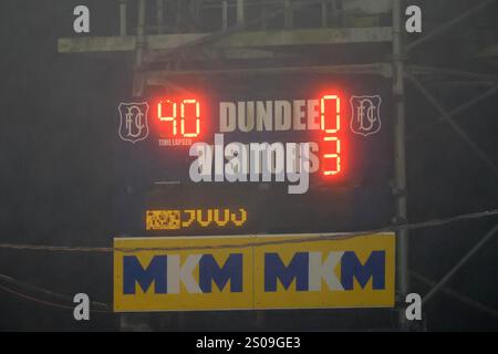 Dens Park, Dundee, Großbritannien. Dezember 2024. Scottish Premiership Football, Dundee gegen Ross County; Endergebnis wird auf der riesigen Anzeigetafel angezeigt. Credit: Action Plus Sports/Alamy Live News Stockfoto