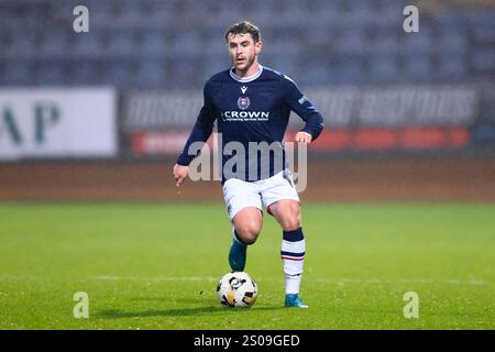 Dens Park, Dundee, Großbritannien. Dezember 2024. Scottish Premiership Football, Dundee gegen Ross County; Finlay Robertson aus Dundee on the Ball Credit: Action Plus Sports/Alamy Live News Stockfoto