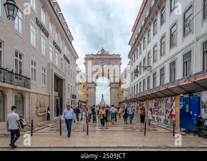 Rua Augusta Arch, ein denkmalgeschütztes, bogenähnliches historisches Gebäude an der Prac do Comércio in Baixa, Lissabon, Portugal Stockfoto