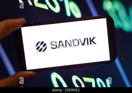 Polen. Dezember 2024. In dieser Abbildung wird das Firmenlogo von Sandvik auf einem Smartphone-Bildschirm angezeigt. Quelle: SOPA Images Limited/Alamy Live News Stockfoto