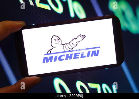 Polen. Dezember 2024. In dieser Abbildung wird das Firmenlogo von Michelin auf einem Smartphone-Bildschirm angezeigt. (Credit Image: © Piotr SWAT/SOPA Images via ZUMA Press Wire) NUR REDAKTIONELLE VERWENDUNG! Nicht für kommerzielle ZWECKE! Stockfoto