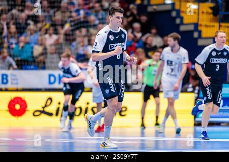 Frederik Simak (TBV Lemgo Lippe, #08) jubelt / freut sich GER, TBV Lemgo Lippe vs. THW Kiel, Handball, 1. Bundesliga 17. Spieltag, Spielzeit 2024/2025, 26.12.2024 Foto: Eibner-Pressefoto/Jan Rollinger Stockfoto