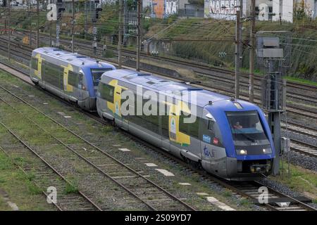 Nancy, Frankreich - Blick auf einen Dieseltriebwagen X 73500 bei Ankunft am Bahnhof Nancy. Stockfoto