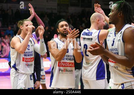 Oostende, Belgien. Dezember 2024. Joshua Heath aus Mechelen feiert nach dem Sieg eines Basketballspiels zwischen Kangoeroes Mechelen und Limburg United am Donnerstag, 26. Dezember 2024 in Mechelen, am 17. Tag der Basketballmeisterschaft in der belgischen/niederländischen 1. Liga. BELGA FOTO JILL DELSAUX Credit: Belga News Agency/Alamy Live News Stockfoto