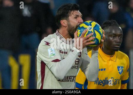 Frosinone, Italien. Dezember 2024. Roberto Soriano von US Salernitana reagiert mit Enttäuschung beim Spiel der Serie B zwischen Frosinone Calcio und US Salernitana im Stadio Benito Stirpe Frosinone Italien am 26. Dezember 2024 Credit: Nicola Ianuale/Alamy Live News Stockfoto