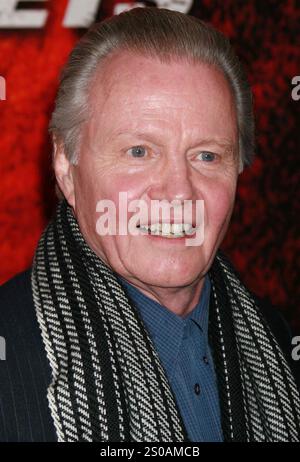 Jon Voight nimmt am 13. Dezember 2007 an der Weltpremiere von Walt Disney Pictures „National Treasure: Book of Secrets“ im Ziegfeld Theatre in New York Teil. Foto: Henry McGee/MediaPunch Stockfoto