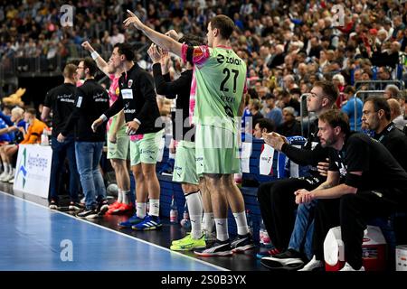 DAIKIN HBL - 24/25 -17. Spieltag: VFL Gummersbach gegen Füchse Berlin am 26.12.2024 in der LANXESS Arena in Köln Berlins Bank jubelt Foto: Osnapix Stockfoto