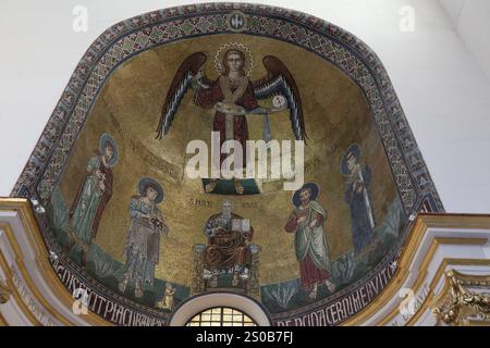 Salerno - Mosaico di San Michele Arcangelo nell'abside destra del Duomo di San Matteo Stockfoto