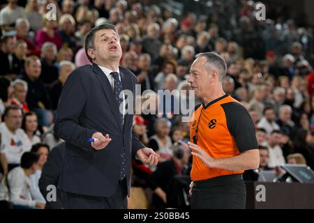 Monaco, Monaco. Dezember 2024. Istanbul-Trainer Tomislav Mijatovic reagiert am 26. dezember 2024 während des Euroleague-Spiels zwischen AS Monaco und Anadolu Efes Istanbul in Gaston Medecin Hall in Monaco, Foto: Laurent Coust/ABACAPRESS; COM Credit: Abaca Press/Alamy Live News Stockfoto