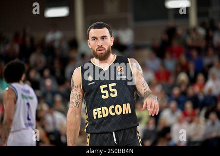 Monaco, Monaco. Dezember 2024. Als Monaco-Spieler #55 ist Mike James am 26. dezember 2024 in der Gaston Medecin Hall in Monaco beim Euroleague-Spiel zwischen AS Monaco und Anadolu Efes Istanbul im Einsatz, Foto: Laurent Coust/ABACAPRESS; COM Credit: Abaca Press/Alamy Live News Stockfoto