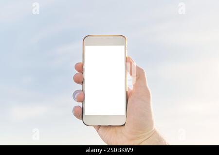 Ein Mann Hände halten Smartphone mit leerem Kopieplatz Bildschirm Stockfoto