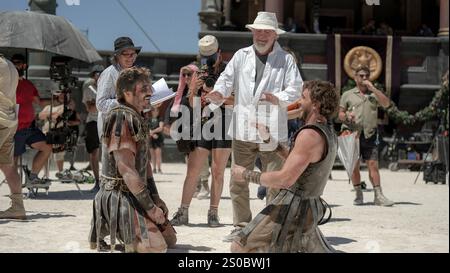 RIDLEY SCOTT, PEDRO PASCAL und PAUL MESCAL in GLADIATOR II (2024) unter der Regie von RIDLEY SCOTT. Quelle: PARAMOUNT PICTURES / Album Stockfoto