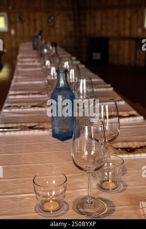 Rby, Schweden. August 2024. Glänzender Wein, Gläser und Besteck sind abgebildet. (Credit Image: © Kristian Tuxen Ladegaard Berg/SOPA Images via ZUMA Press Wire) NUR REDAKTIONELLE VERWENDUNG! Nicht für kommerzielle ZWECKE! Stockfoto