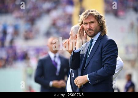 Florenz, Italien. September 2022. Foto Massimo Paolone/LaPresse 3 Settembre 2022 - Firenze, Italia - Sport, calcio - Fiorentina vs Juventus - Campionato italiano di calcio Serie A TIM 2022/2023 - Stadio Artemio Franchi. Nella Foto: Pavel Nedved (Juventus F.C.) osserva 3. September 2022 Florenz, Italien - Sport, calcio - Fiorentina vs Juventus - italienische Fußballmeisterschaft der Serie A 2022/2023 - Artemio Franchi Stadium. Im Bild: Pavel Nedved (Juventus F.C.) sieht auf Credit: LaPresse/Alamy Live News Stockfoto