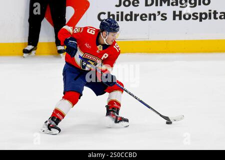 SUNRISE, FL - Florida Panthers Matthew Tkachuk #19 in Aktion (Foto: Chris Arjoon) Stockfoto