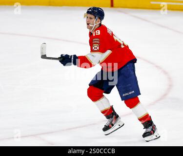 SUNRISE, FL - Florida Panthers Matthew Tkachuk #19 in Aktion (Foto: Chris Arjoon) Stockfoto