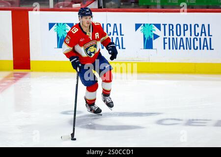 SUNRISE, FL - Florida Panthers Matthew Tkachuk #19 in Aktion (Foto: Chris Arjoon) Stockfoto