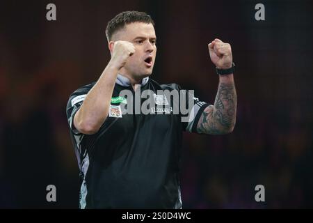 London, Großbritannien. Dezember 2024. Luke Woodlouse feierte während der PDC Paddy Power World Darts Championship 2024/2025 im Alexandra Palace, London, England, Großbritannien am 27. Dezember 2024 Credit: Every Second Media/Alamy Live News Stockfoto
