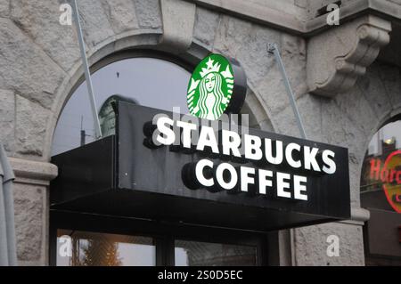 Kopenhagen/Dänemark /27. dezember 2024/ Seattle-Kette STAR Bucks Kaffeekaffee in der dänischen Hauptstadt Kopenhagen. Foto. Bilder von Francis Joseph Dean/Dean sind nicht für kommerzielle Zwecke bestimmt Stockfoto