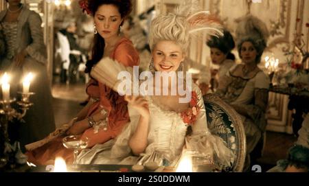 MARIE ANTOINETTE 2006 Sony Pictures veröffentlicht Film mit Kirsten Dunst als Marie Antoinette und Asia Argento als Comtesse du Barry Stockfoto