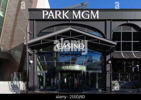 Park MGM Las Vegas, früher Monte Carlo Casino, ist ein zeitgenössisches Resort, das Teil der MGM Collection ist und im Besitz von Vici Properties ist. Stockfoto